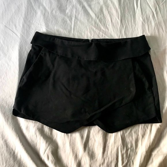 Aritzia Black Mini Skirt - Picture 2 of 3